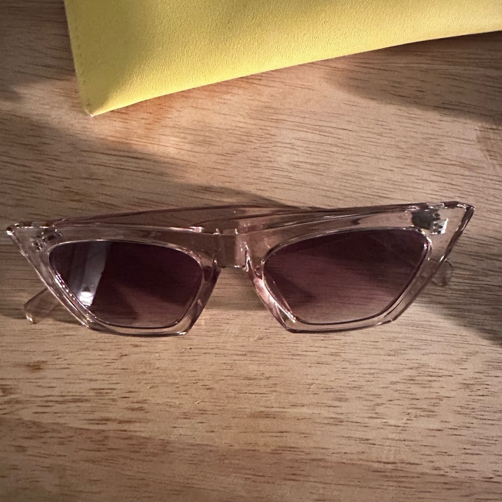 Mosanna Sunglasses with case - Picture 2 of 3